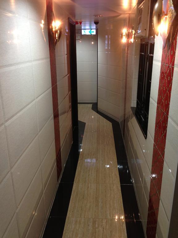 Shanghai Hostel Hk Гонконг Экстерьер фото